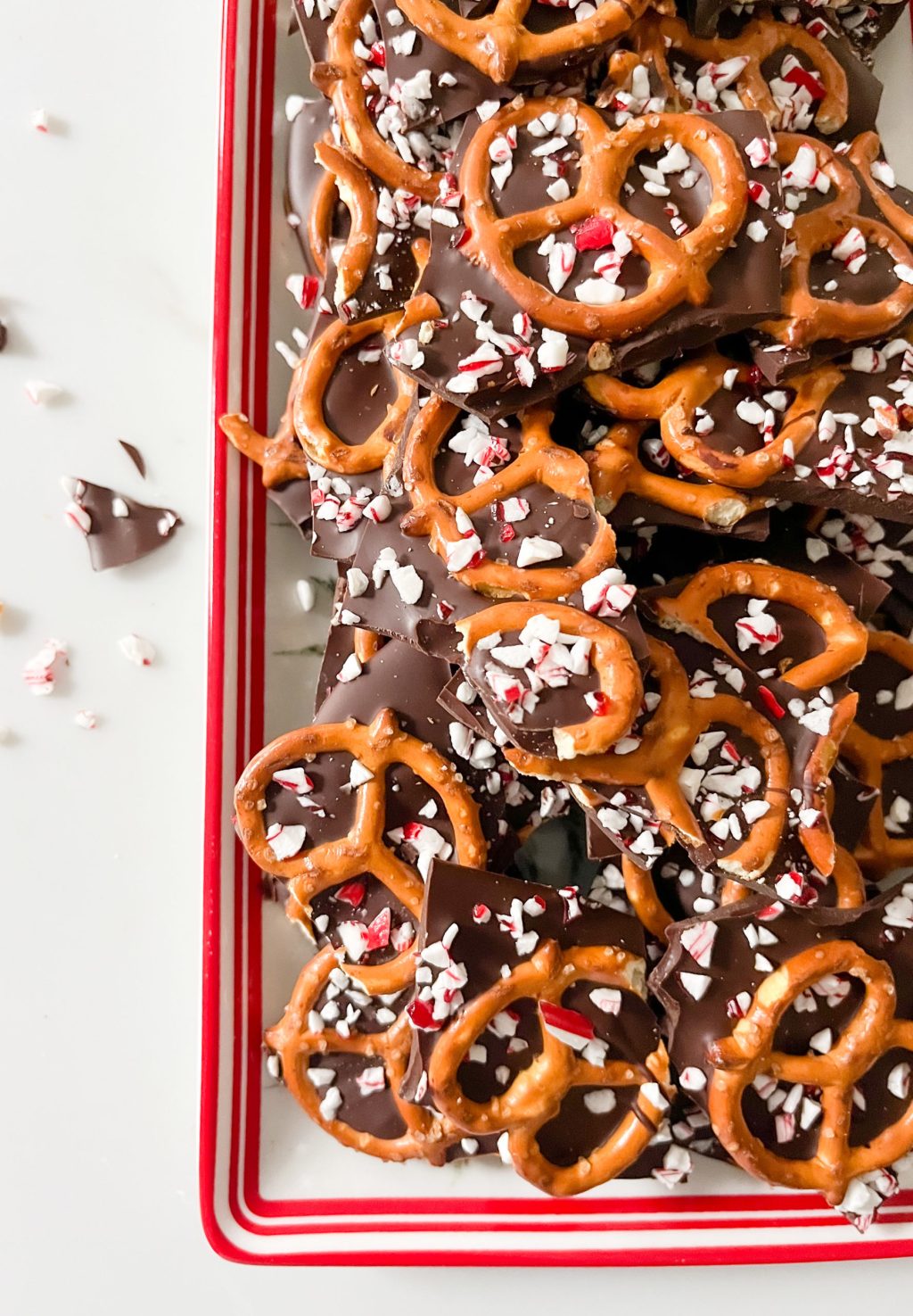 Easy Homemade Pretzel Bark {4&nbsp;Ingredients!}