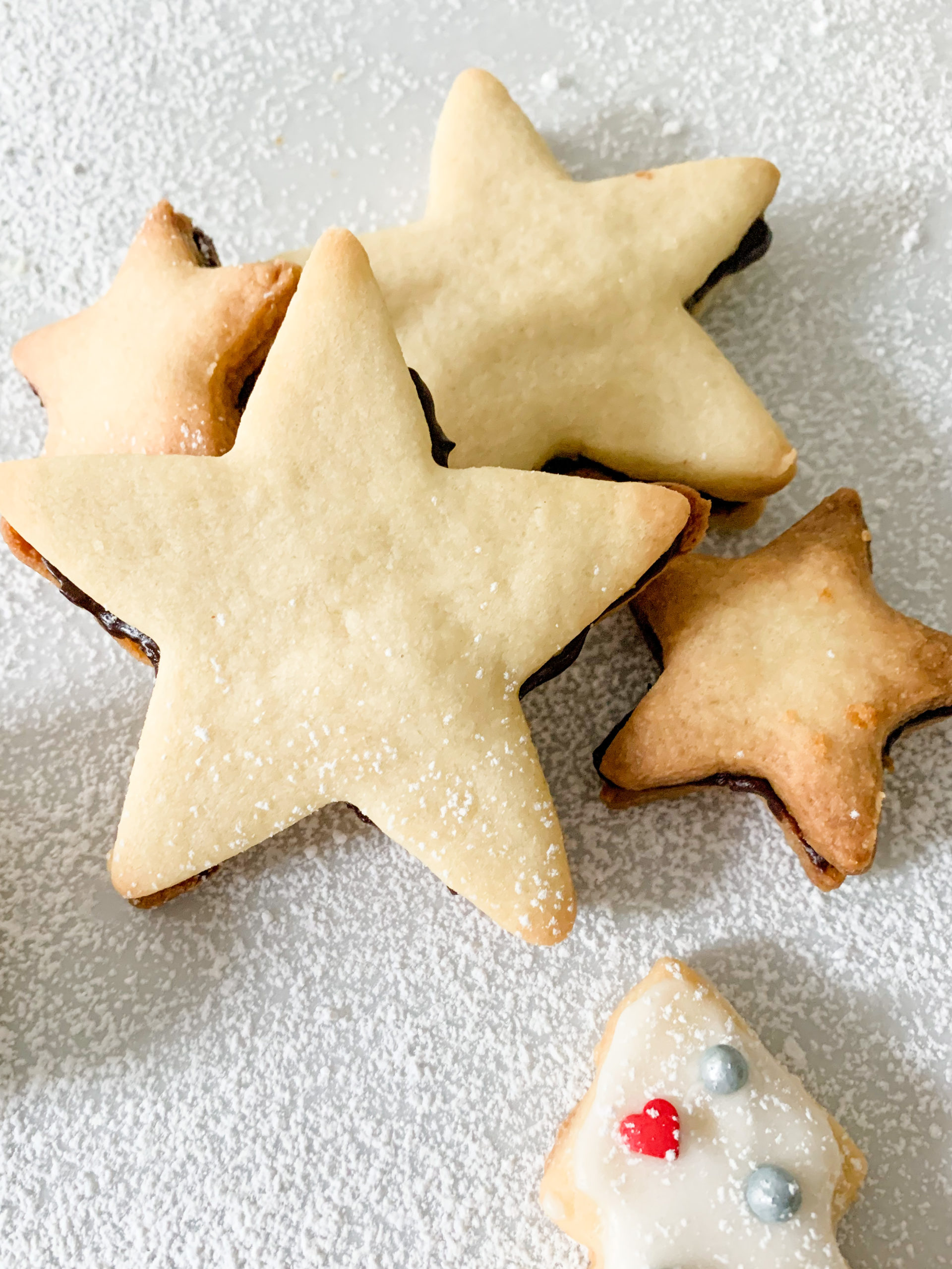 Chocolate Sandwich Cookies from One Basic Dough - Photo