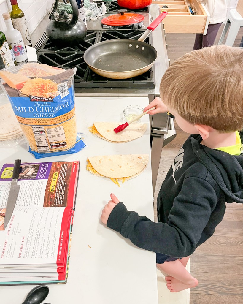 How kids can help in the kitchen - photo