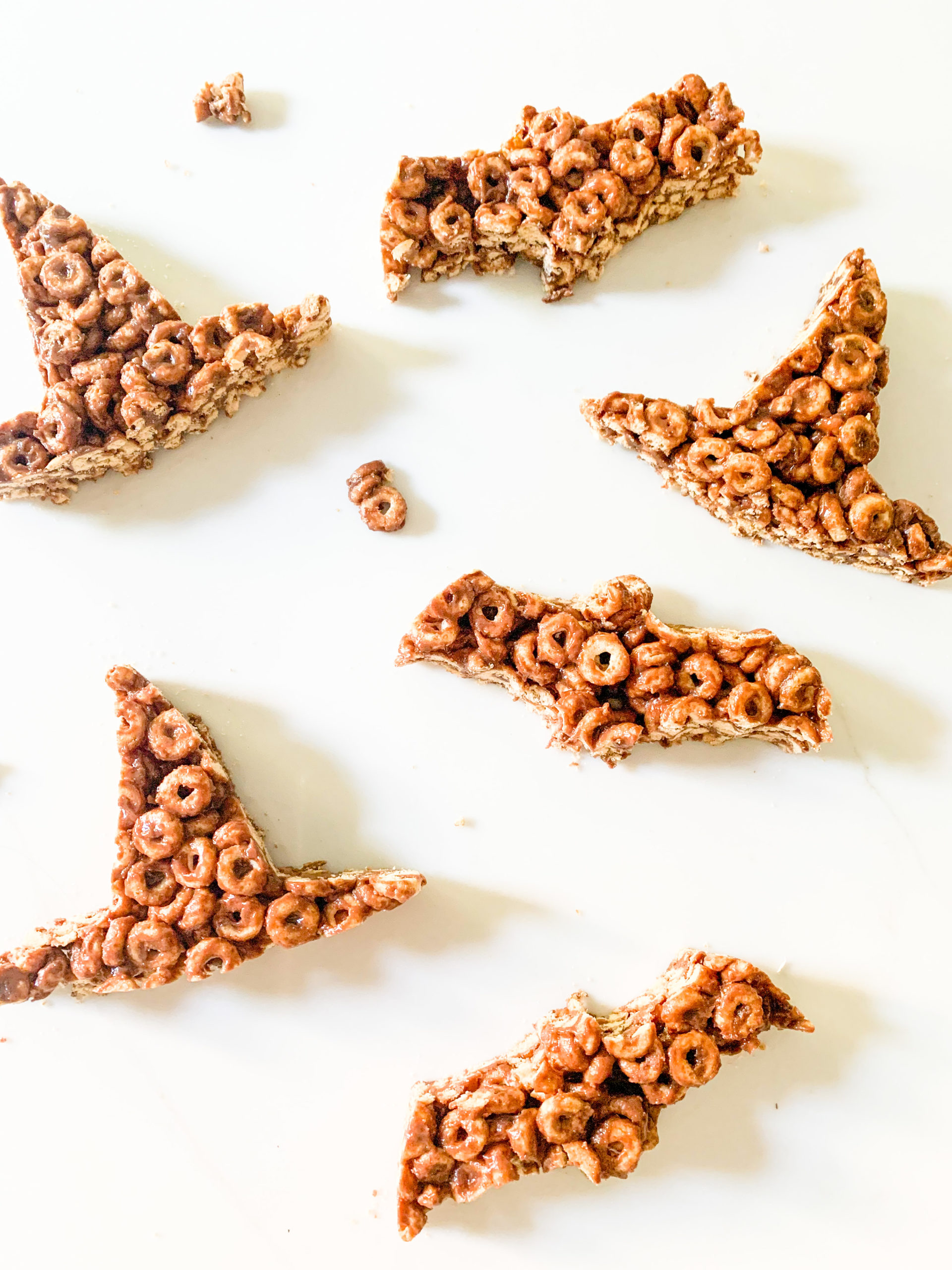 Hat & Bat Chocolate Cheerio Bites - Photo
