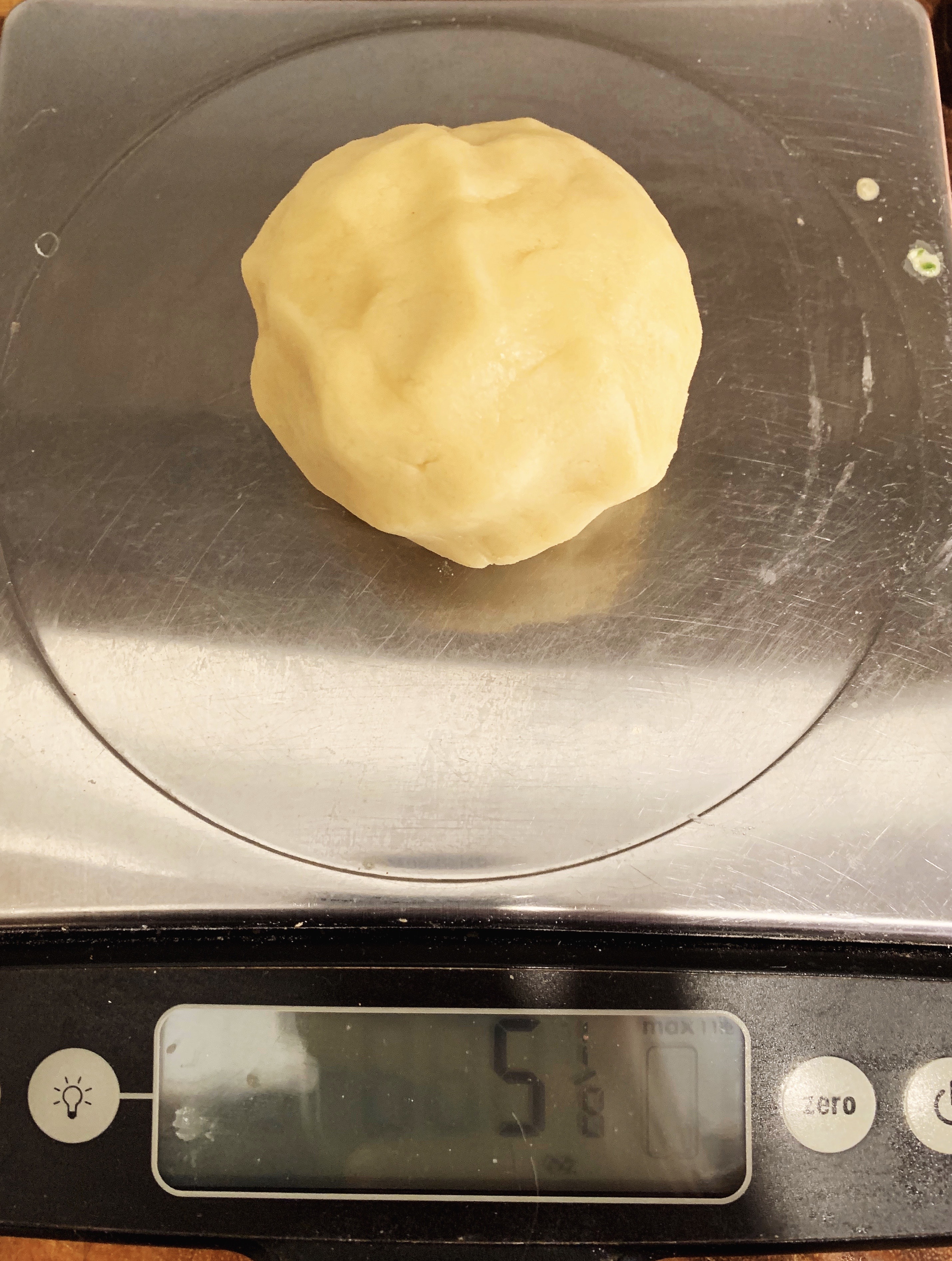 Dividing dough equally for kids - photo